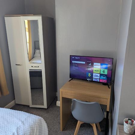 Darwin Stays - Service Accommodation In Newcastle Under Lyme City Centre Esterno foto