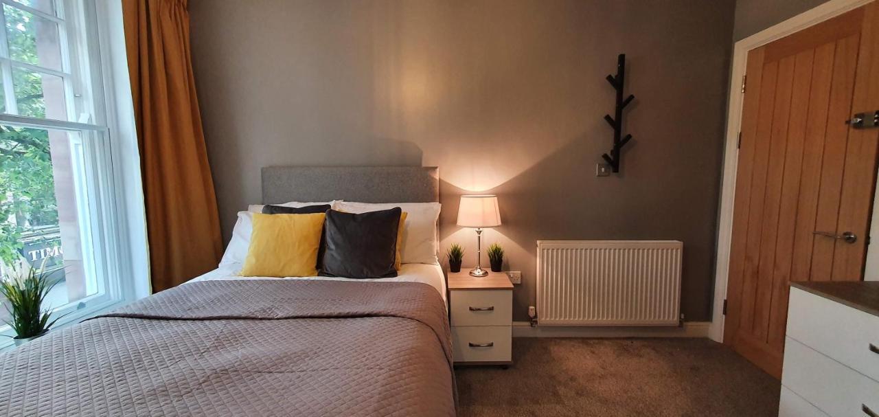 Darwin Stays - Service Accommodation In Newcastle Under Lyme City Centre Esterno foto