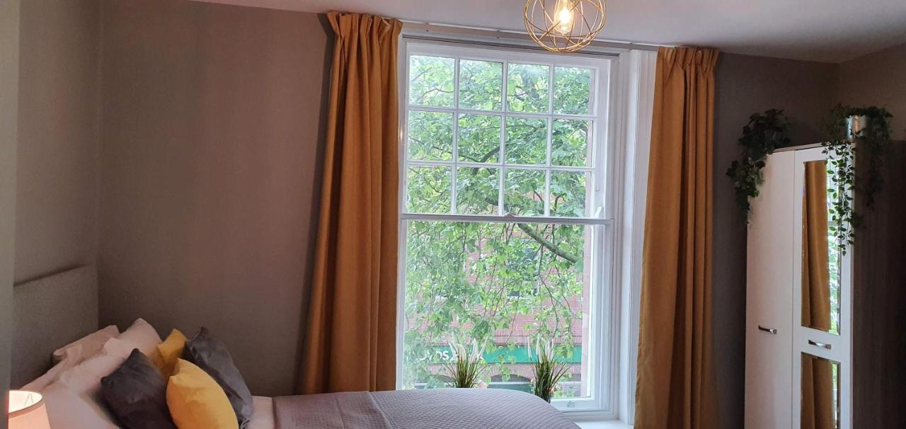 Darwin Stays - Service Accommodation In Newcastle Under Lyme City Centre Esterno foto