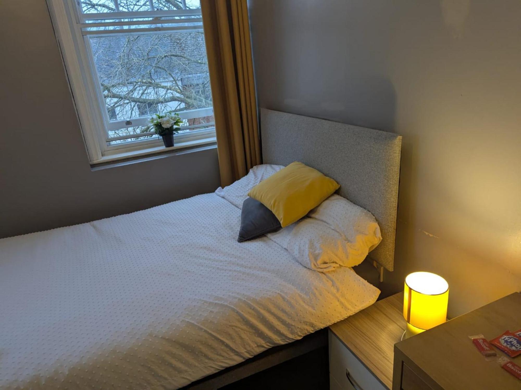 Darwin Stays - Service Accommodation In Newcastle Under Lyme City Centre Esterno foto