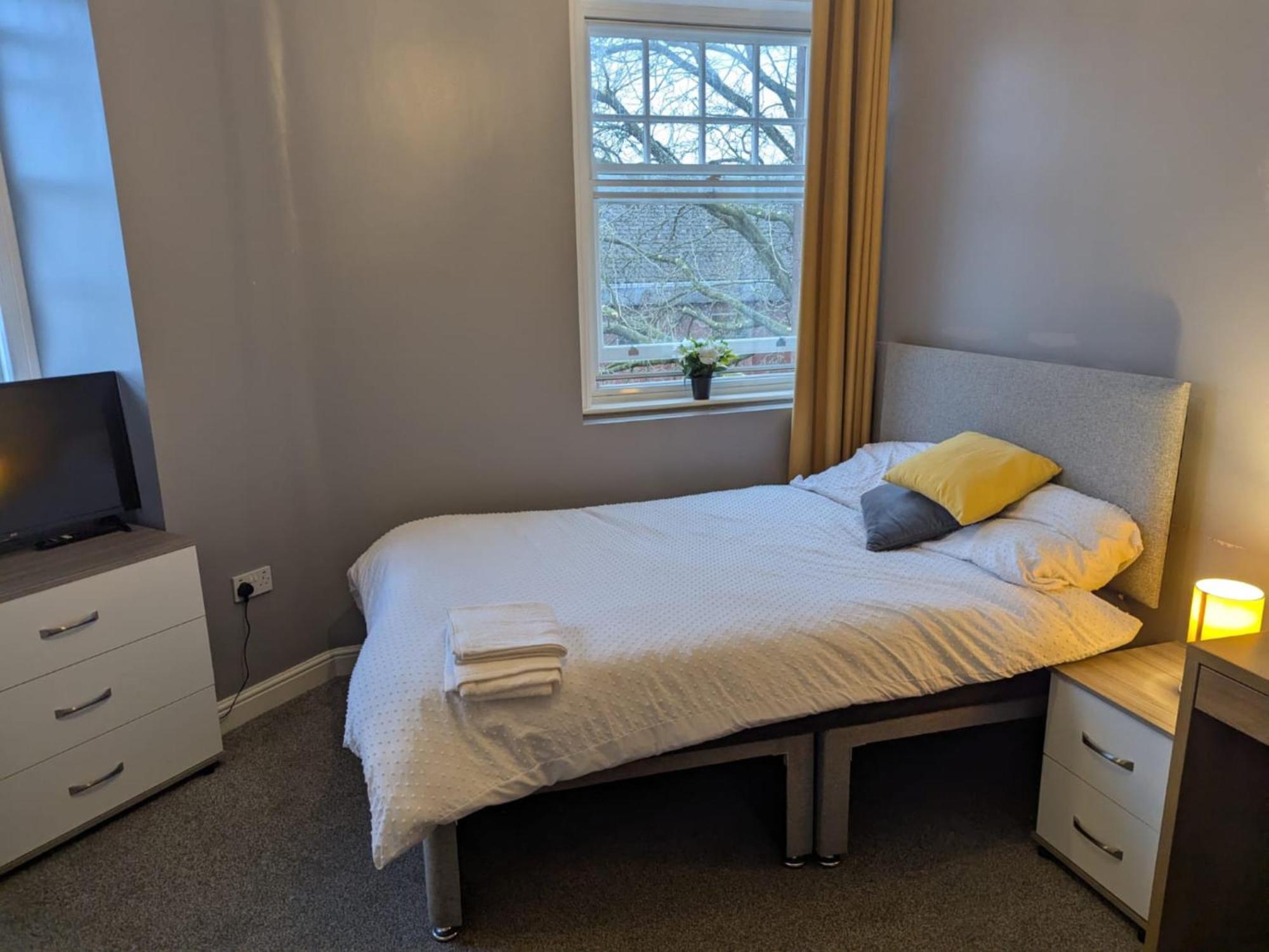 Darwin Stays - Service Accommodation In Newcastle Under Lyme City Centre Esterno foto