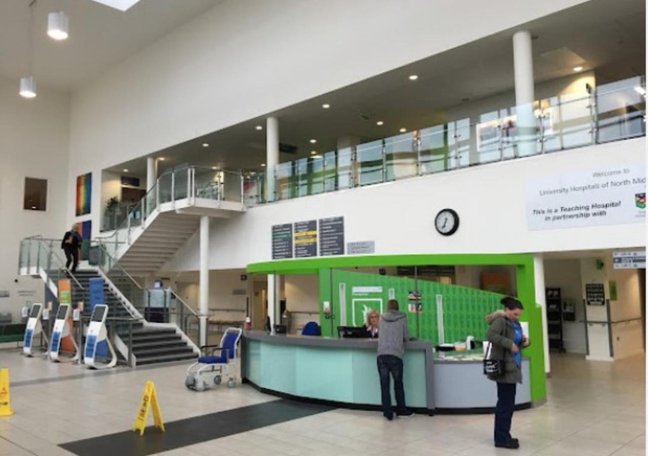 Darwin Stays - Service Accommodation In Newcastle Under Lyme City Centre Esterno foto