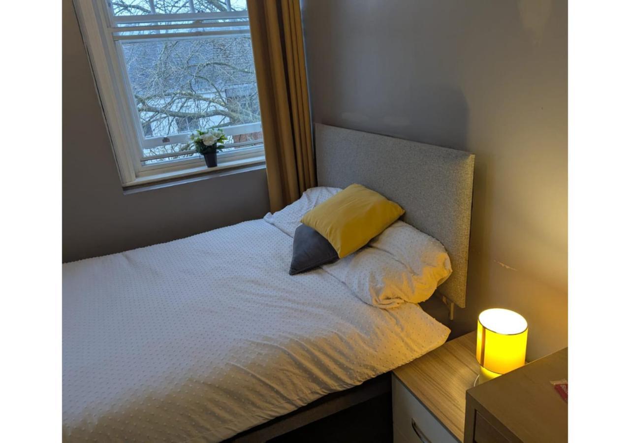 Darwin Stays - Service Accommodation In Newcastle Under Lyme City Centre Esterno foto