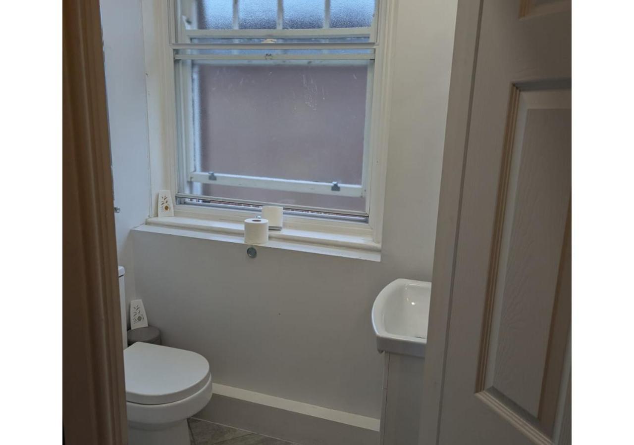 Darwin Stays - Service Accommodation In Newcastle Under Lyme City Centre Esterno foto