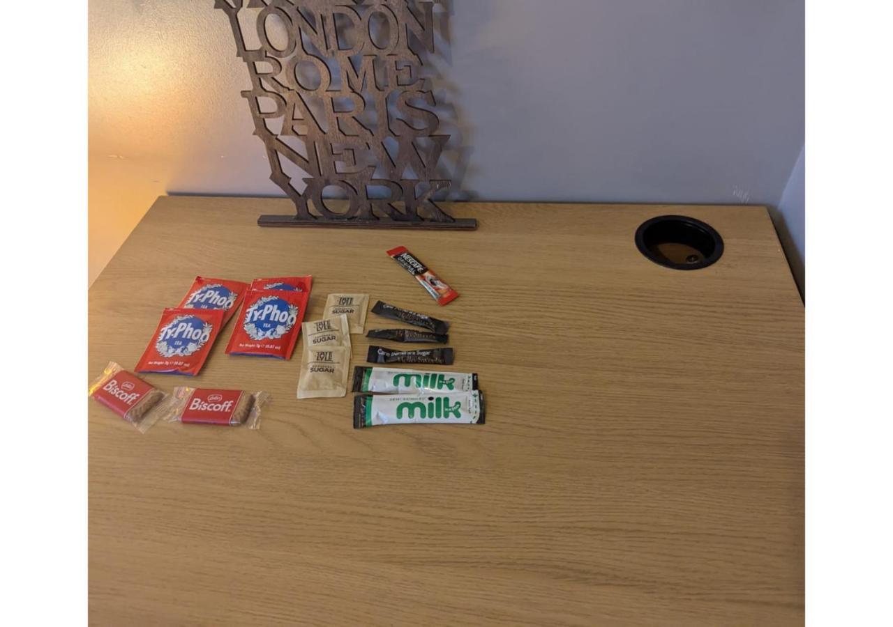 Darwin Stays - Service Accommodation In Newcastle Under Lyme City Centre Esterno foto
