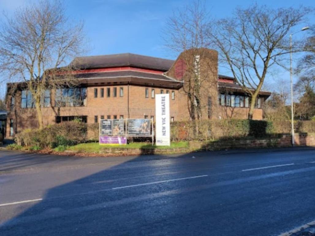 Darwin Stays - Service Accommodation In Newcastle Under Lyme City Centre Esterno foto